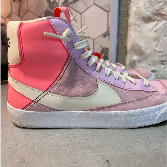 Nike Blazers - Picture 5 of 5